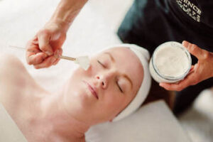 Ansiktsbehandling 